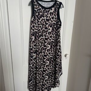 Chic Leopard Print Sleeveless Dress with pockets